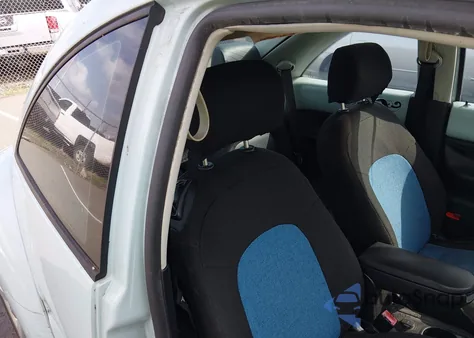 2010 Volkswagen New Beetle 2.5L Final Edition z USA, uszkodzony, nr VIN 3VWRG3AG9AM026723